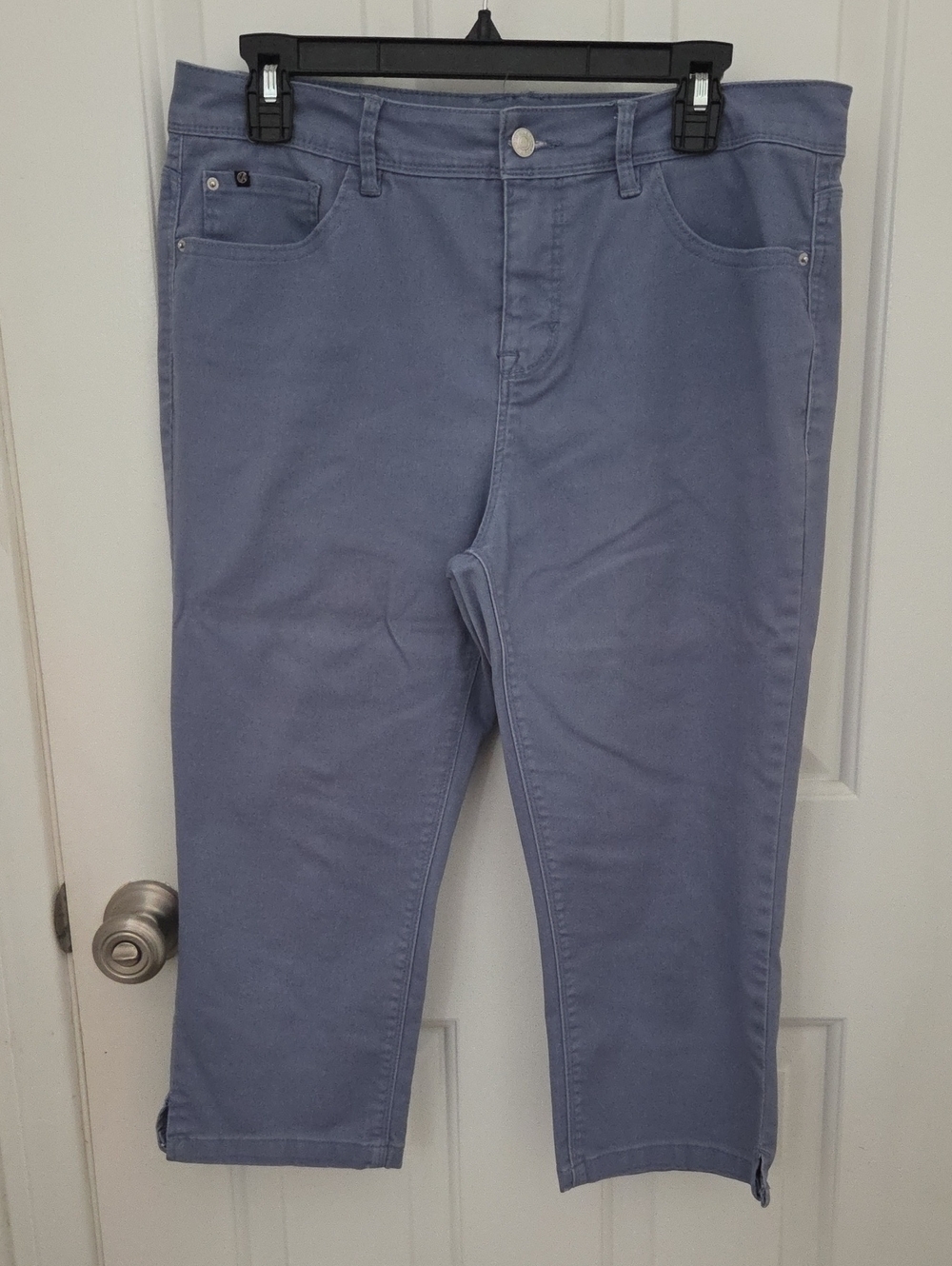 Women's Mid-Rise Capri Pants in Dusty Blue